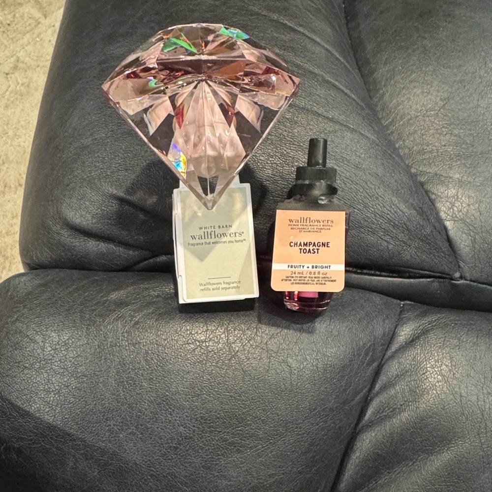 Bath & Body Works White Barn Pink Diamond Plugin Plus Champagne Toast Fragrance.